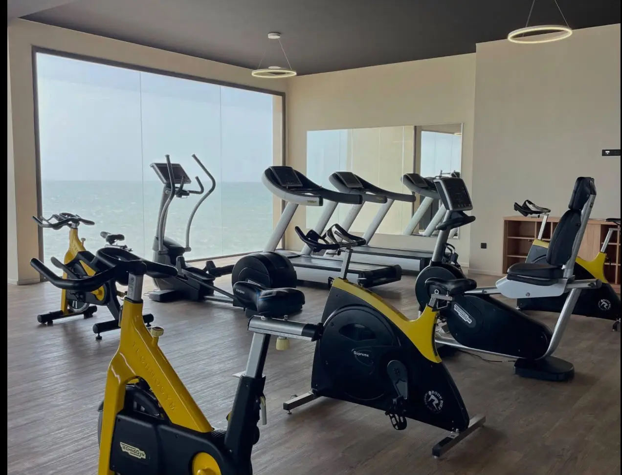Salle de sport avec vue sur la mer au Tulum Beach Resort